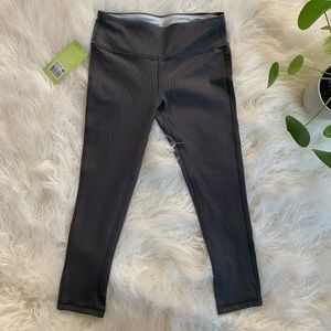 BRAND NEW Marika athletic crop capri leggings